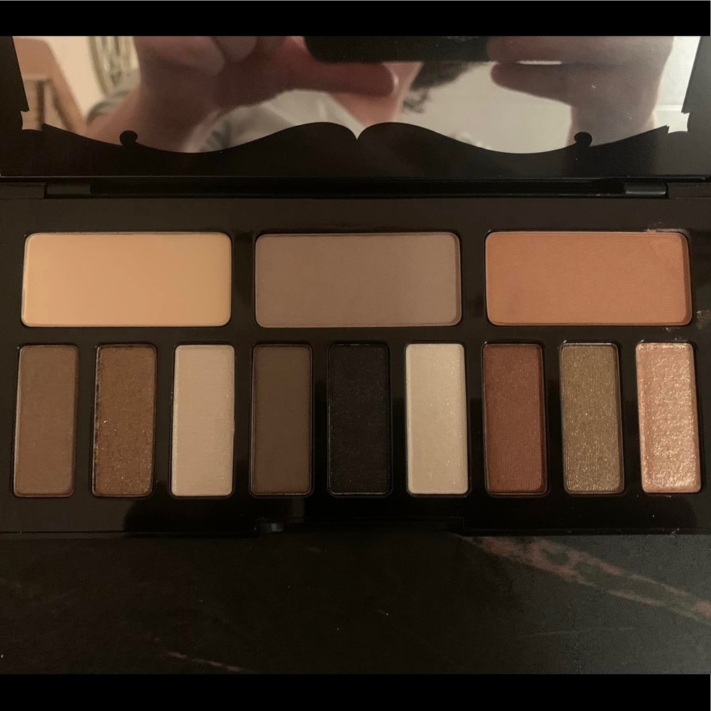 Brand new w/o box. Kat Von D shade and light Glimmer.